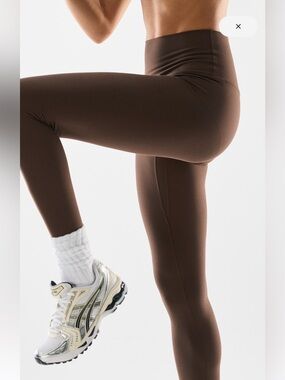 ✨ Like New Golden Butter Cheeky Hi-Rise Leggings in Rich Mocha Brown ✨